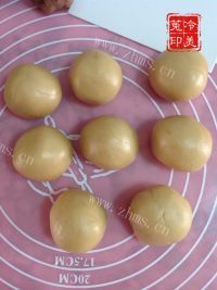 自制红豆沙月饼做法图解6)