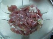 家常荷兰豆炒肉片做法图解1)