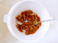 色味俱佳的乳酪肉松卷做法图解2)