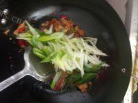 美味的农家小炒肉做法图解5)