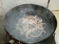 家常菜爆炒鱿鱼须做法图解5)