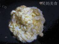 美味的鸡蛋炒蒜苔做法图解3)