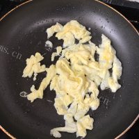 诱人的辣白菜炒饭做法图解3)