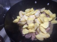 家常菜土豆烧鸭做法图解6)