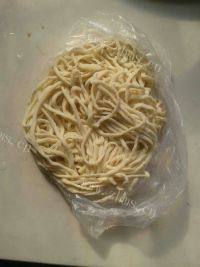 美味的榨菜肉丝面做法图解4)