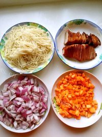 自制叉烧肉炒云梦鱼面做法图解5)