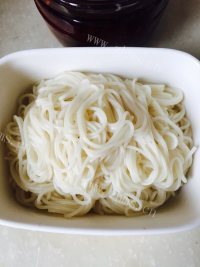 美味的牛肉酱拌面做法图解5)