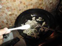 自制土豆片炒肉做法图解9)
