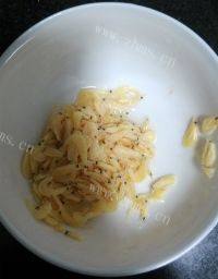 家常菜虾皮炒西兰花做法图解2)