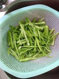 家常菜青椒炒肉做法图解3)