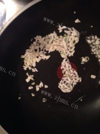 蒜香油麦菜做法图解3)