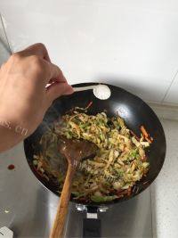 简单的炒方便面做法图解9)