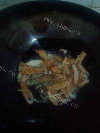 家常菜肉片炒莴笋做法图解5)