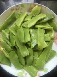 酥脆的炒扁芸豆做法图解2)
