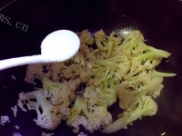 家常菜清炒花菜做法图解5)
