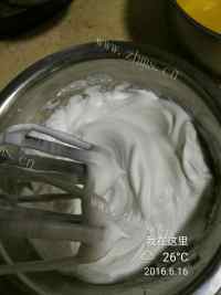 自制6寸戚风蛋糕做法图解5)