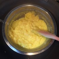 自制瓜子奶黄馅冰皮月饼做法图解16)