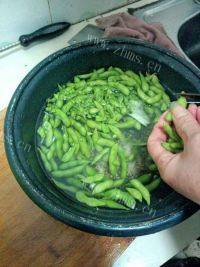 下酒菜凉拌毛豆做法图解1)