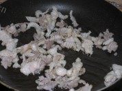 可口的韭菜炒豆腐做法图解3)
