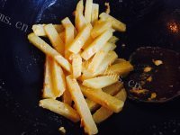 美味的咸蛋黄焗土豆做法图解9)