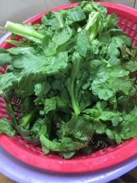 蒜蓉炒茼蒿做法图解1)