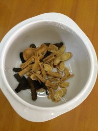 鲜美可口的滋补乌鸡汤做法图解2)