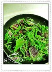 美味的蒜茸红菜苔做法图解3)