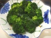 诱人的芝士焗西兰花做法图解2)