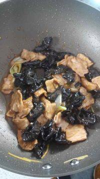 家常菜黑木耳炒肉