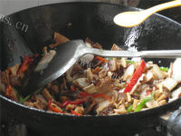 家常菜萝卜干炒腊肉做法图解9)
