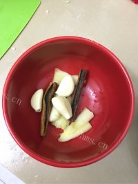 开胃的土豆烧鸡块做法图解4)