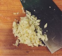 喷香的豆豉鲮鱼油麦菜的做法图解二