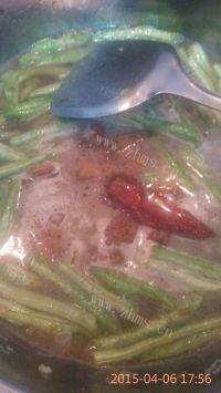家常菜红烧肉炖豆角做法图解5)