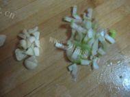 鲜嫩的香菇炒油菜做法图解3)
