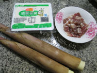美味鲜香的咸肉鞭笋豆腐汤做法图解1)