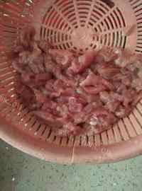 家常菜雪菜炒肉丝做法图解1)