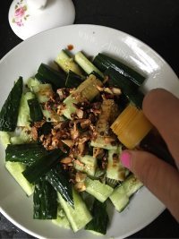 入味刀拍黄瓜做法图解8)