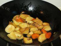 #幸福时刻#红烧肉炖土豆的做法图解四