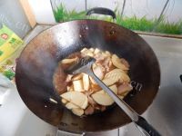 美味的春笋炒肉做法图解8)