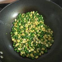 豌豆玉米火腿丁的做法图解五