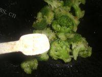 绿色食物之蒜蓉西兰花做法图解8)
