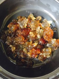 营养的桃胶皂米银耳羹做法图解4)