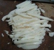好吃的酸辣藕条做法图解2)