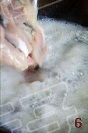 美味的鱼片皮蛋汤