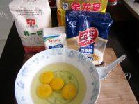 简单易做的电饭锅蛋糕做法图解1)
