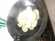 椒盐土豆片做法图解3)
