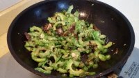 家常的香辣豆豉鱼苦瓜做法图解9)