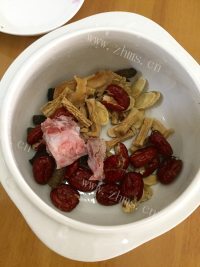 鲜美可口的滋补乌鸡汤做法图解3)