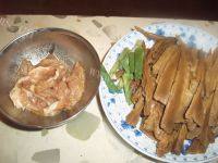 家常菜笋子炒肉做法图解1)