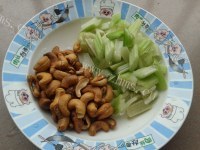 西芹腰果鸡丁做法图解2)